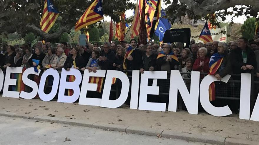 Concentració al Parlament en suport a Forcadell