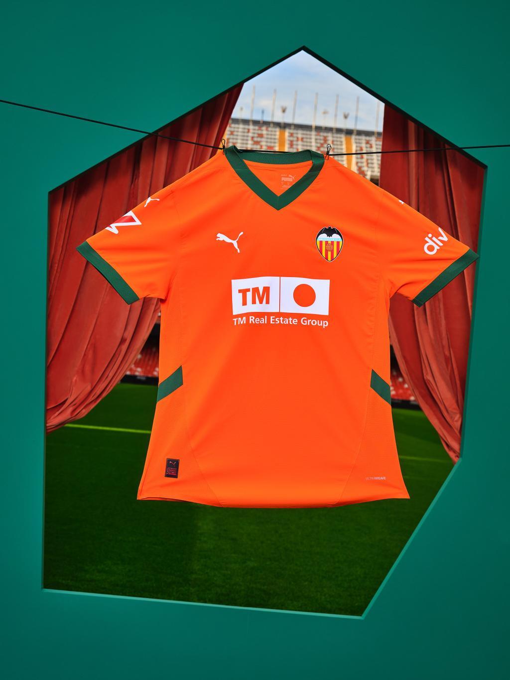 Asi es la tercera equipacion del Valencia para la temporada 24 25
