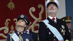 El Rei concedeix el Toisó d’Or a González, Roca i Herrero de Miñón