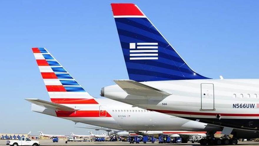 Muere el piloto de un avión de American Airlines en pleno vuelo