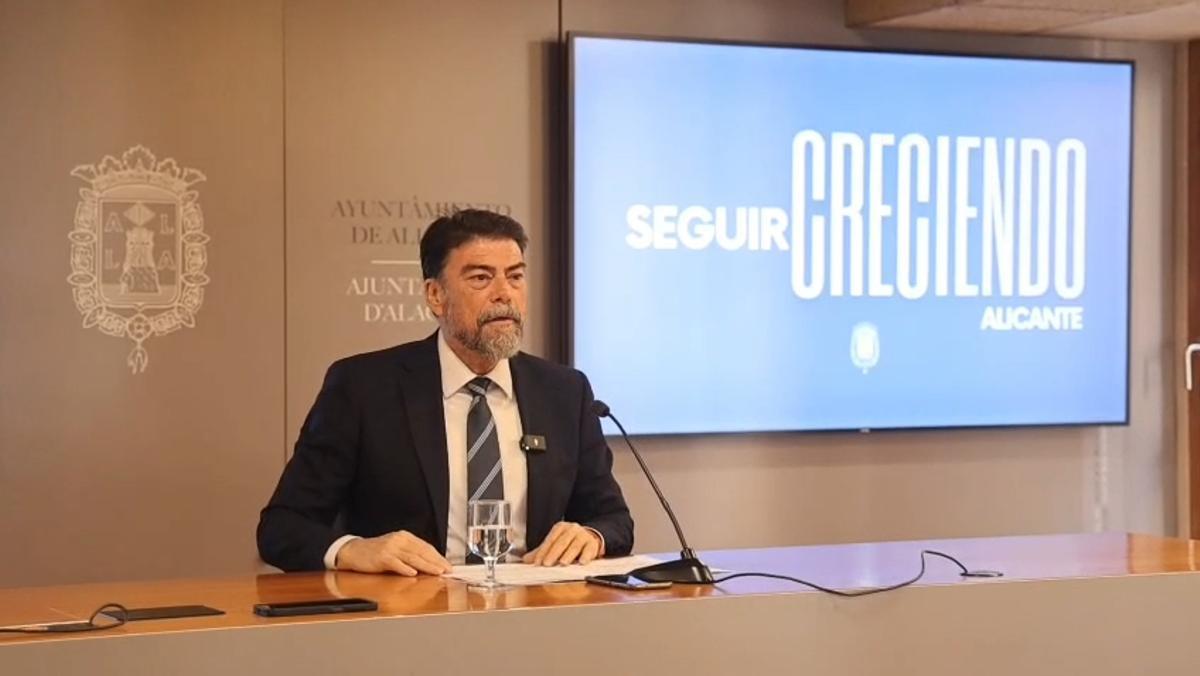 El alcalde de Alicante, Luis Barcala, sobre el escándalo de las viviendas protegidas: "Me siento víctima de una cacería"