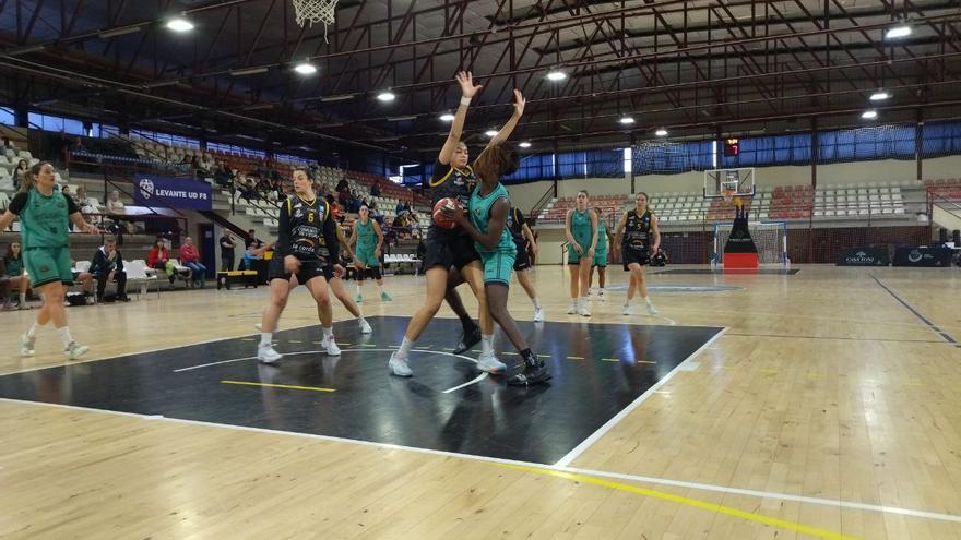 71-65: Un mal segundo cuarto y el triple desconectan al CAB Estepona en Paterna