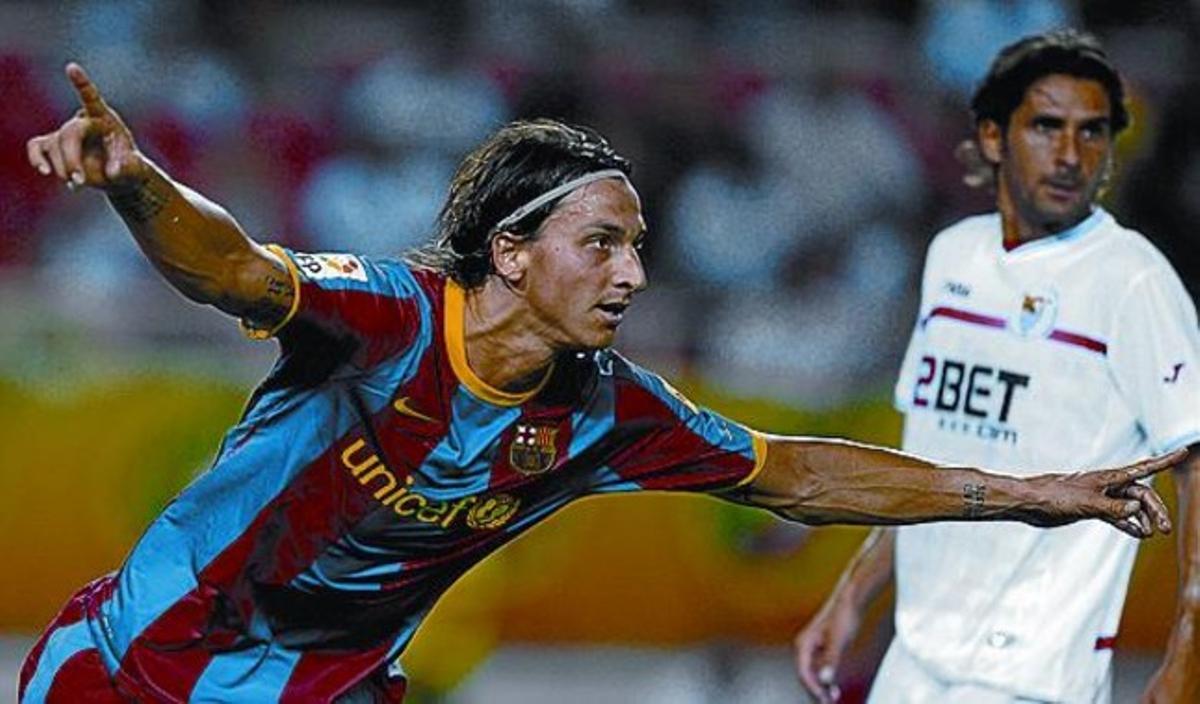 Ibrahimovic celebra el primer gol del partit. Ibrahimovic celebra el primer gol del partit.