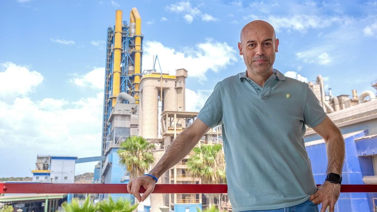El nuevo director de la fábrica de cementos de Votorantim en Málaga, Pablo Viedma.