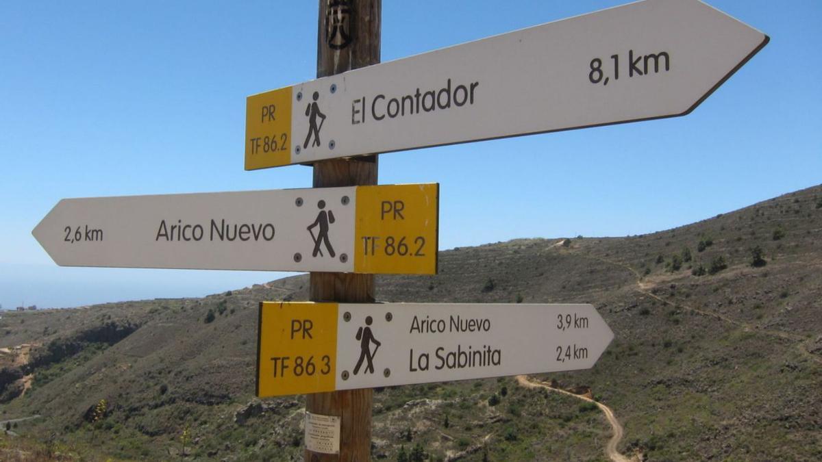 Señalizaciones de rutas de senderismo en el municipio de Arico. | | E.D.