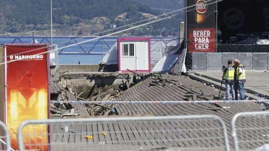 El hundimiento del paseo tuvo lugar durante el último concierto previsto por O Marisquiño en As Avenidas. // A. Villar