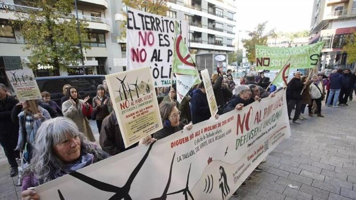 Una protesta a Girona al desembre contra els macroprojectes de renovables.