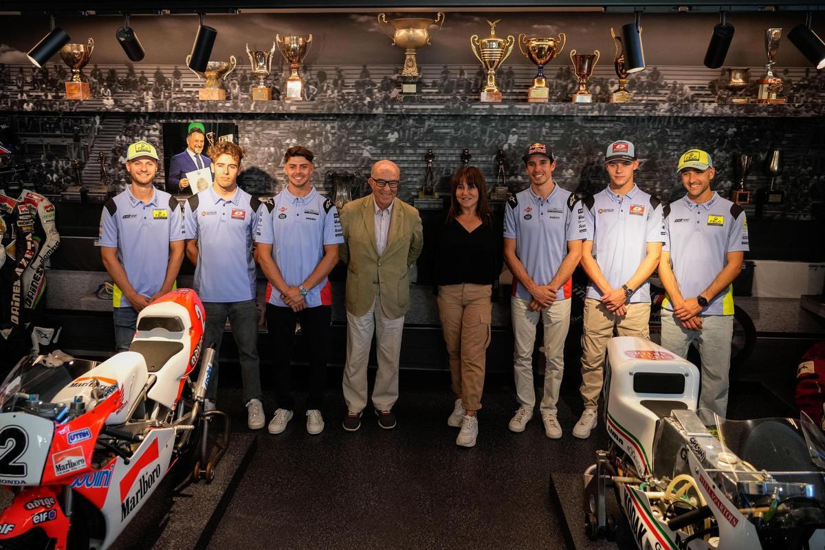 Nadia Padovani inauguró ayer, en Faenza, sede del equipo, el museo de Gresini, en compañía de sus pilotos y de Carmelo Ezpeleta, CEO de Dorna Sports.