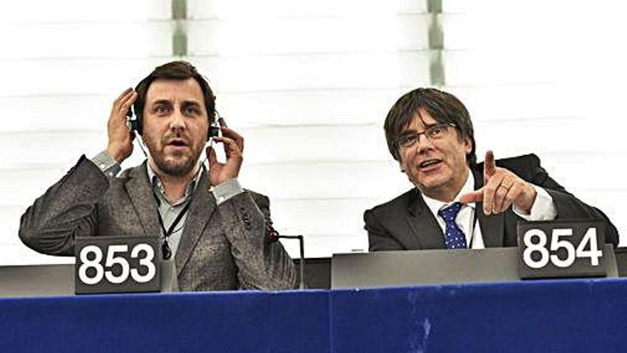 Carles Puigdemont i Toni Comín, als seus escons a l&#039;Eurocambra