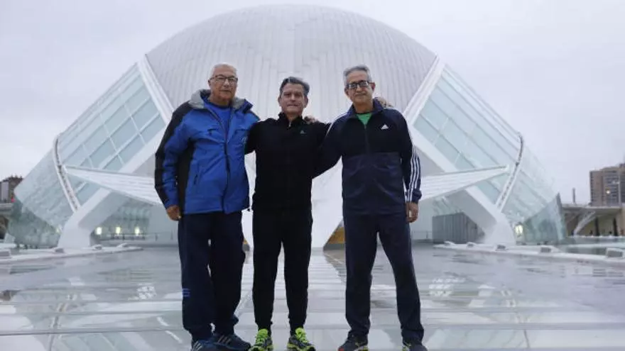 Los tres únicos corredores que han participado en todos los maratones de València