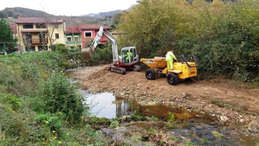 La limpieza del cauce del Güeña.