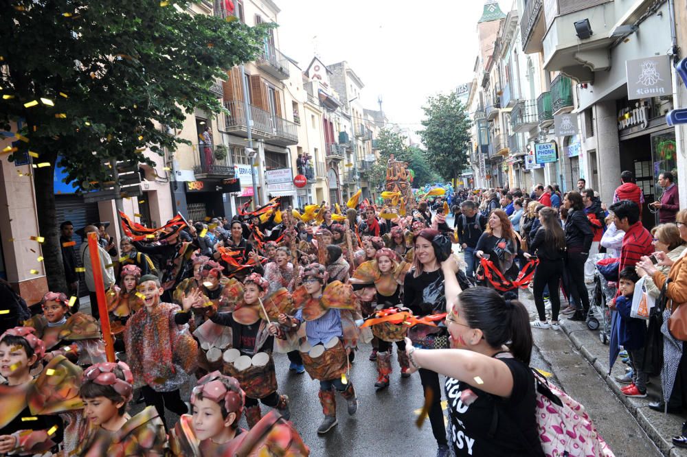 Rua infantil, cercavila i castells per acomiadar les Fires de Figueres