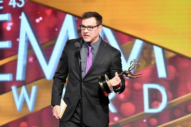 Tyler Christopher al recoger su Emmy en 2016