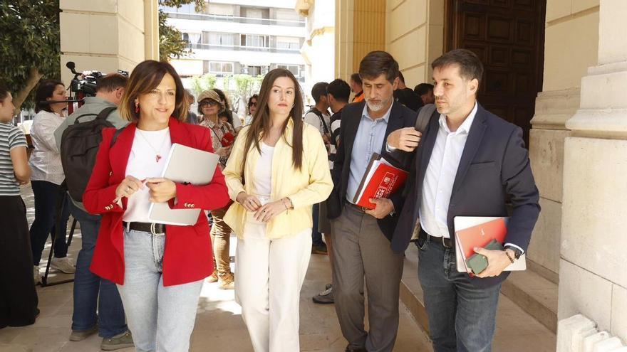 El PSOE abandona la comisión del bono comercio al negarse Baño a responder a la oposición