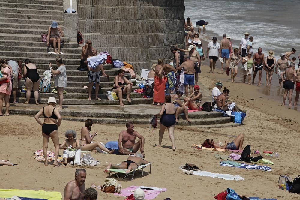 Playa de San Lorenzo con Sol y calor