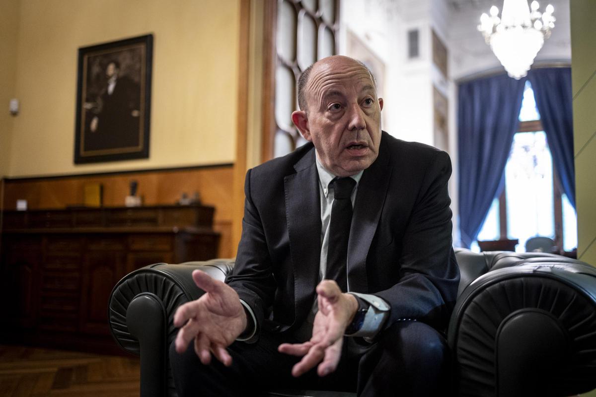 El economista Gonzalo Bernardos, durante la entrevista, este martes en Zaragoza.