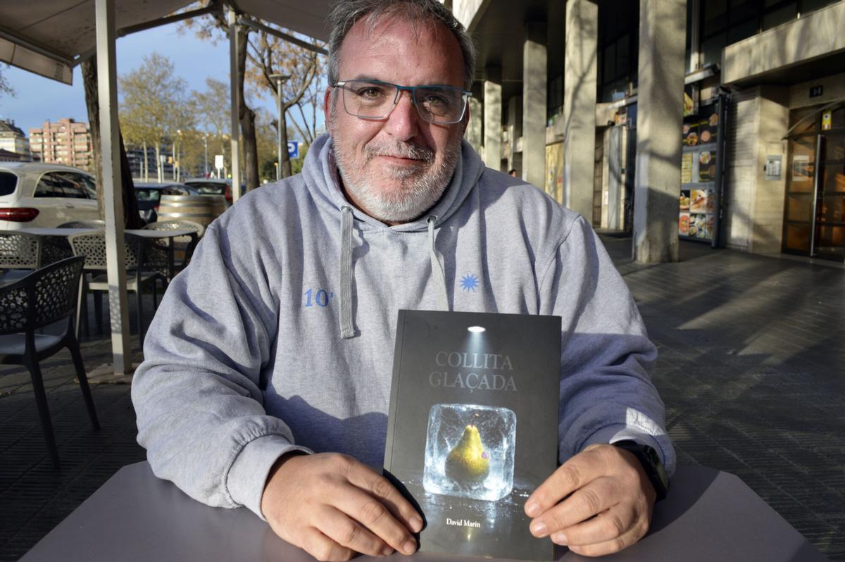 El hallazgo del cadáver de una mujer en un palé de peras en una central frutera de Termens (Lleida) es el comienzo de ‘Collita glaçada’ (Cosecha helada), una novela negra del escritor, periodista y profesor David Marín.