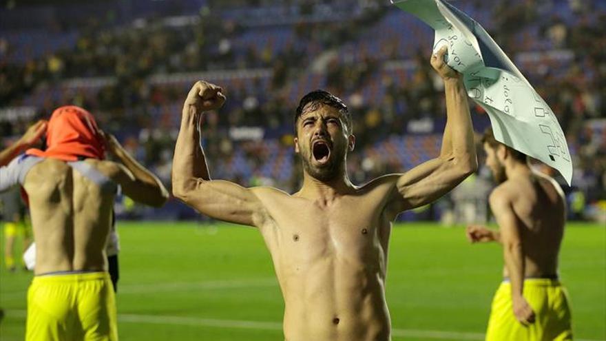El Villarreal valora ceder a Miguelón y el futuro de Jaume Costa está en el aire