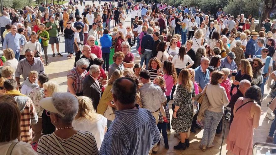 Protestas por la destitución de la directiva de la AECC en Fuengirola