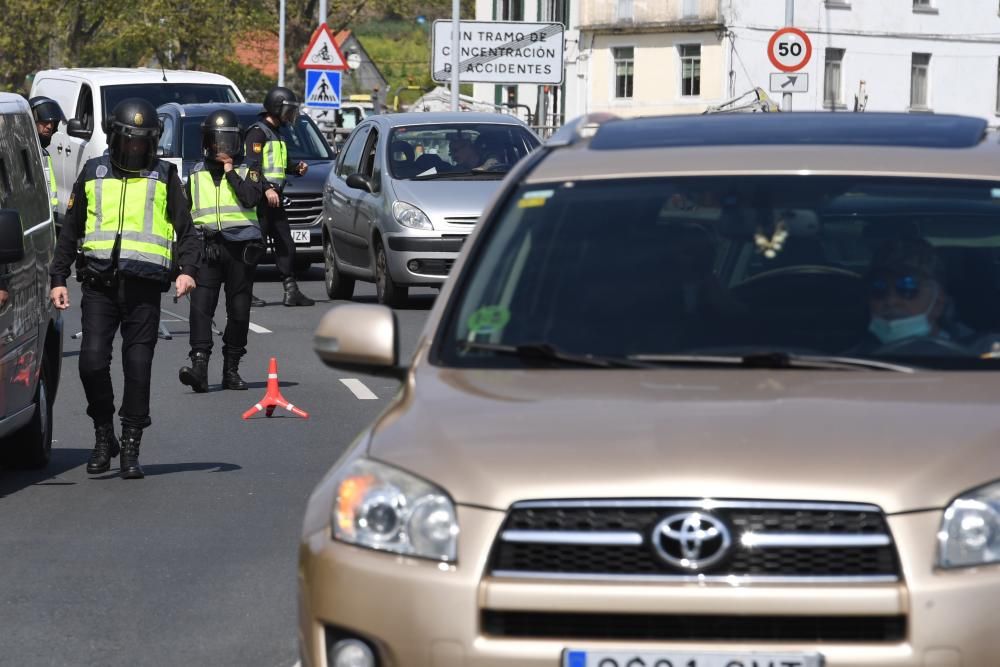 Los agentes vigilan los accesos a la ciudad y proponen multas para los infractores.