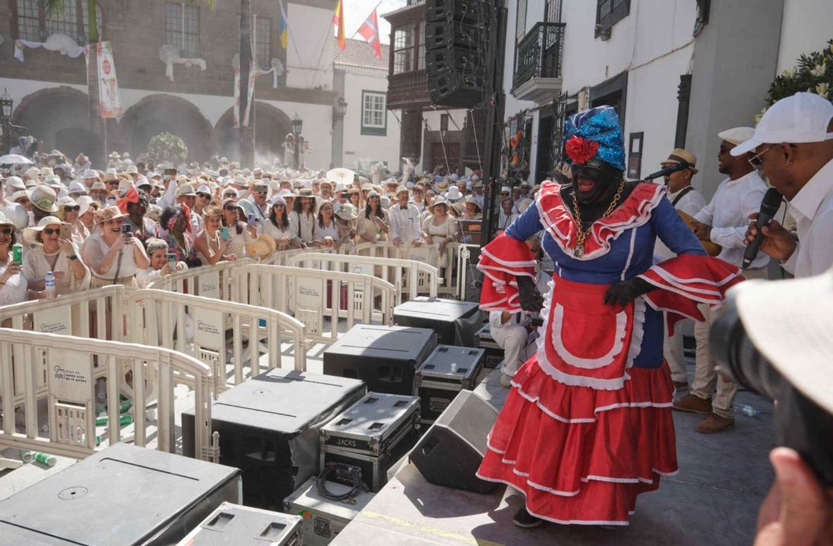 Los Indianos,  a mitad de camino entre borrachera de éxito y tradición