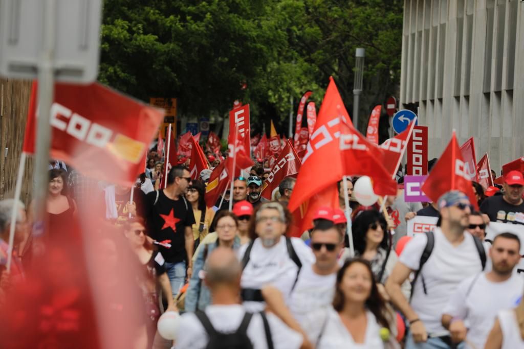 Cerca de mil personas salen a la calle por el Primero de Mayo