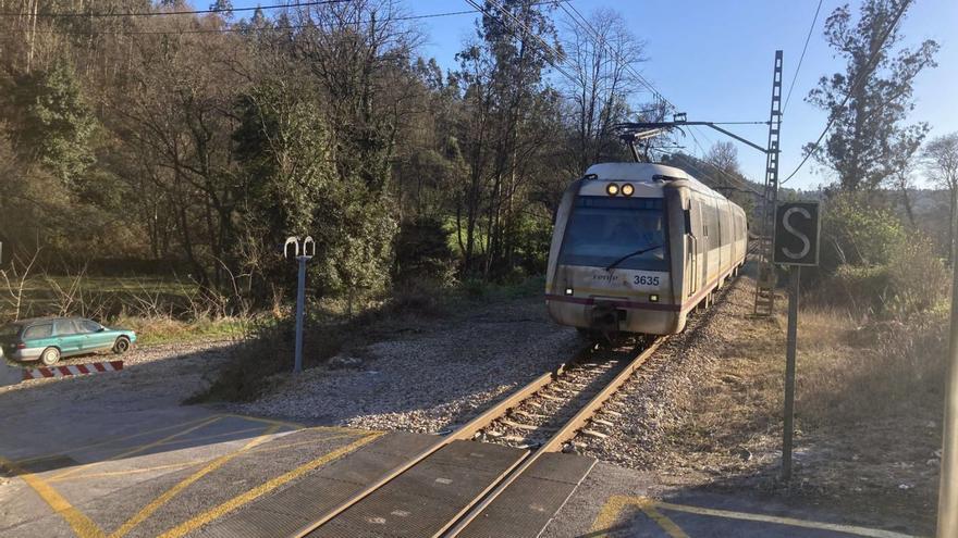 El fallecido en Gijón recogía madera cuando el tren lo arrolló: &quot;Le pitó varias veces&quot;