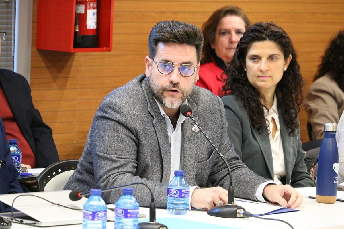 Santiago Alonso, concejal de Cultura, en el pleno del Ayuntamiento de Alcalá