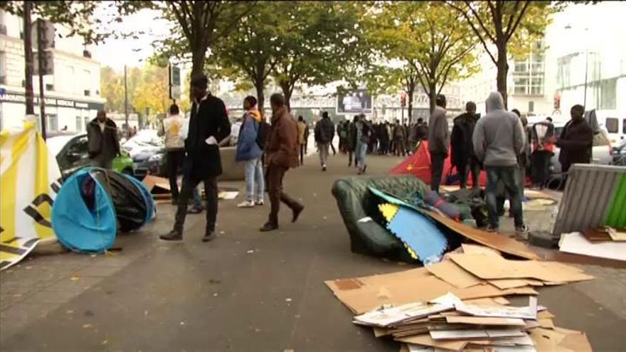 3.000 migrantes acampan en las calles de París