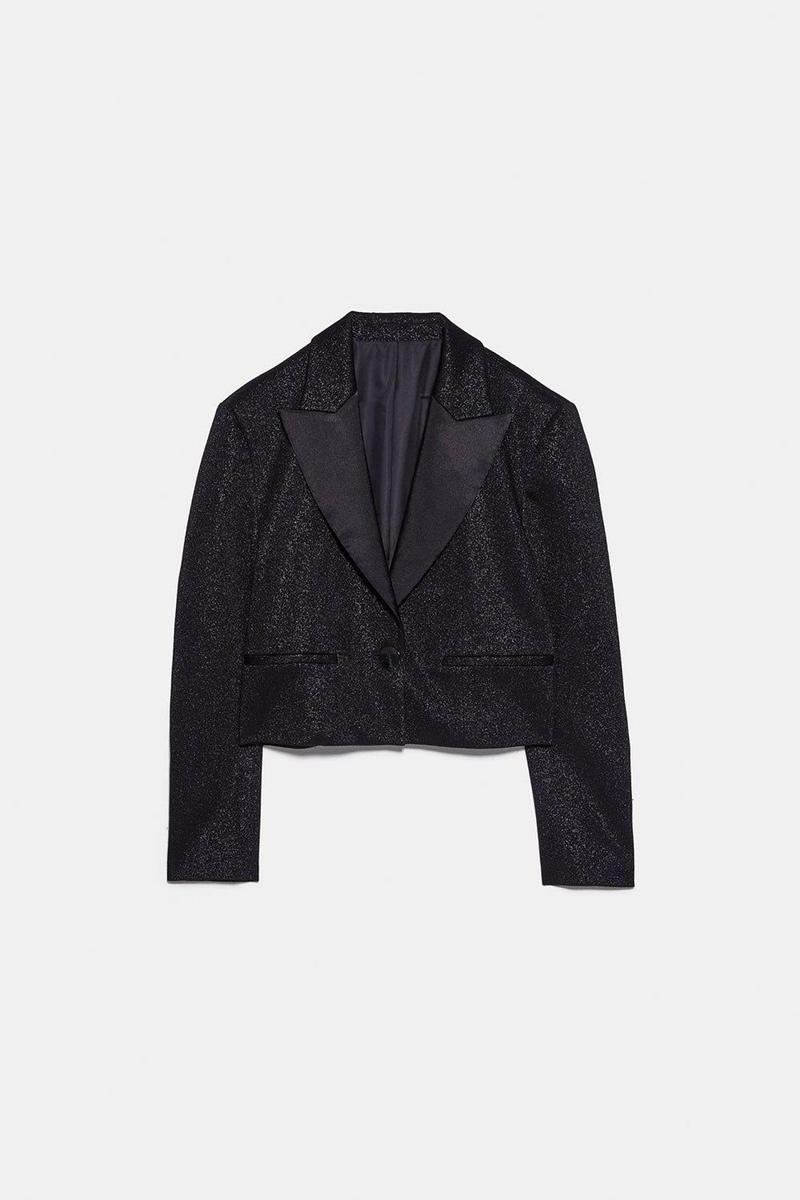 Blazer corta de Zara. (Precio: 29,99 euros)