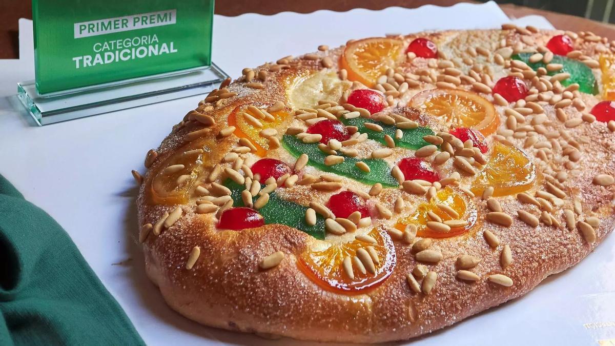 La coca de Sant Joan de la pastisseria Tornés de Girona, guanyadora de la categoria tradicional de fruita.