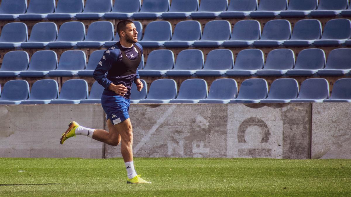 El delantero del Hércules Toro Acuña en el entrenamiento del pasado lunes en el Rico Pérez