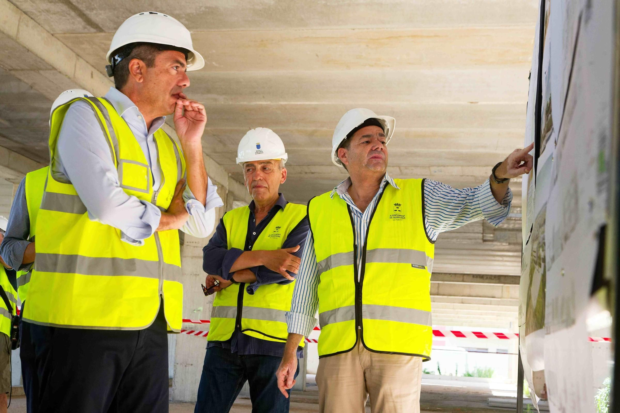Visita de Mazón al futuro IES Jaume I de Burriana