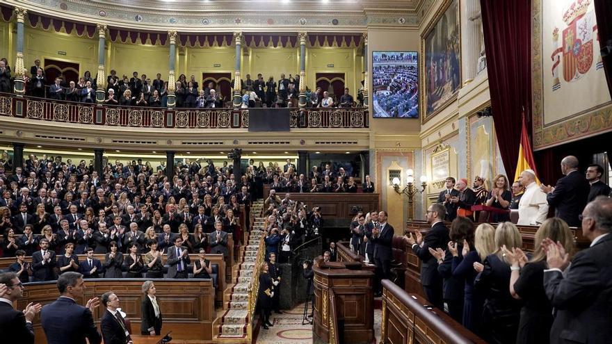 El Congreso despide al Papa León XIV con una ovación históri