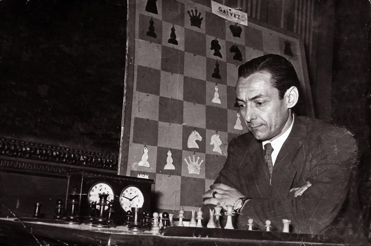 Eleazar Pereiro, en plena partida de ajedrez.