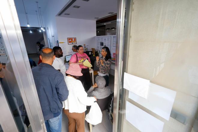 Regularización de migrantes: Las ONG emiten los certificados de vulnerabilidad que los ayuntamientos bloquean