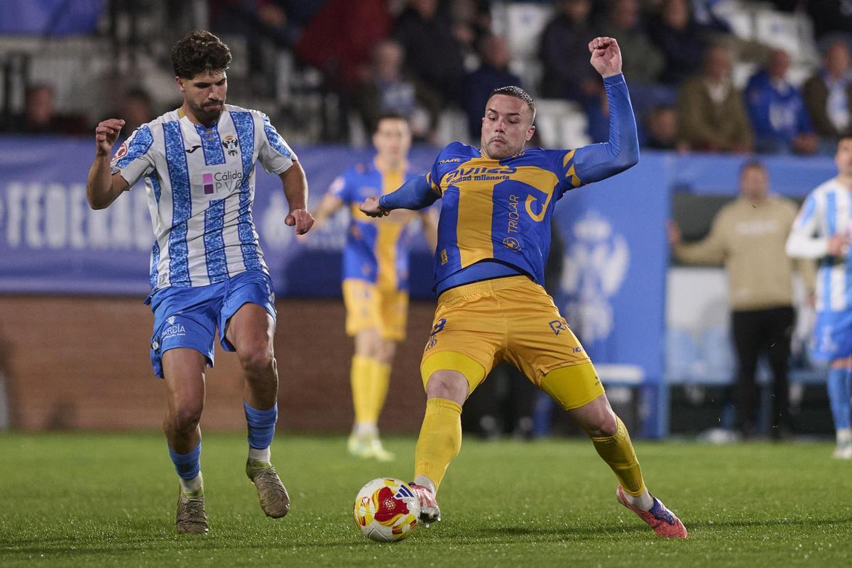Partido entre el Talavera y el Avilés, en imágenes