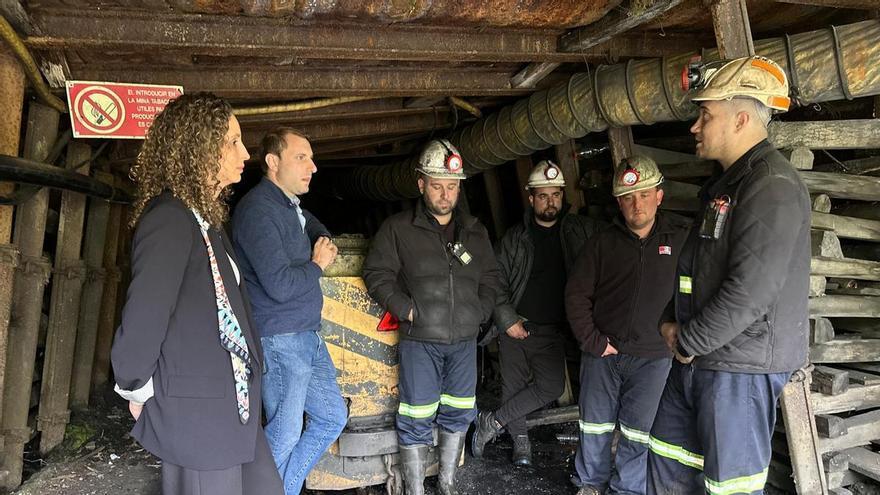 Los mineros de Ibias cumplen cinco días de encierro sin confiar en la última promesa de pago del empresario: “Es una nueva mentira”