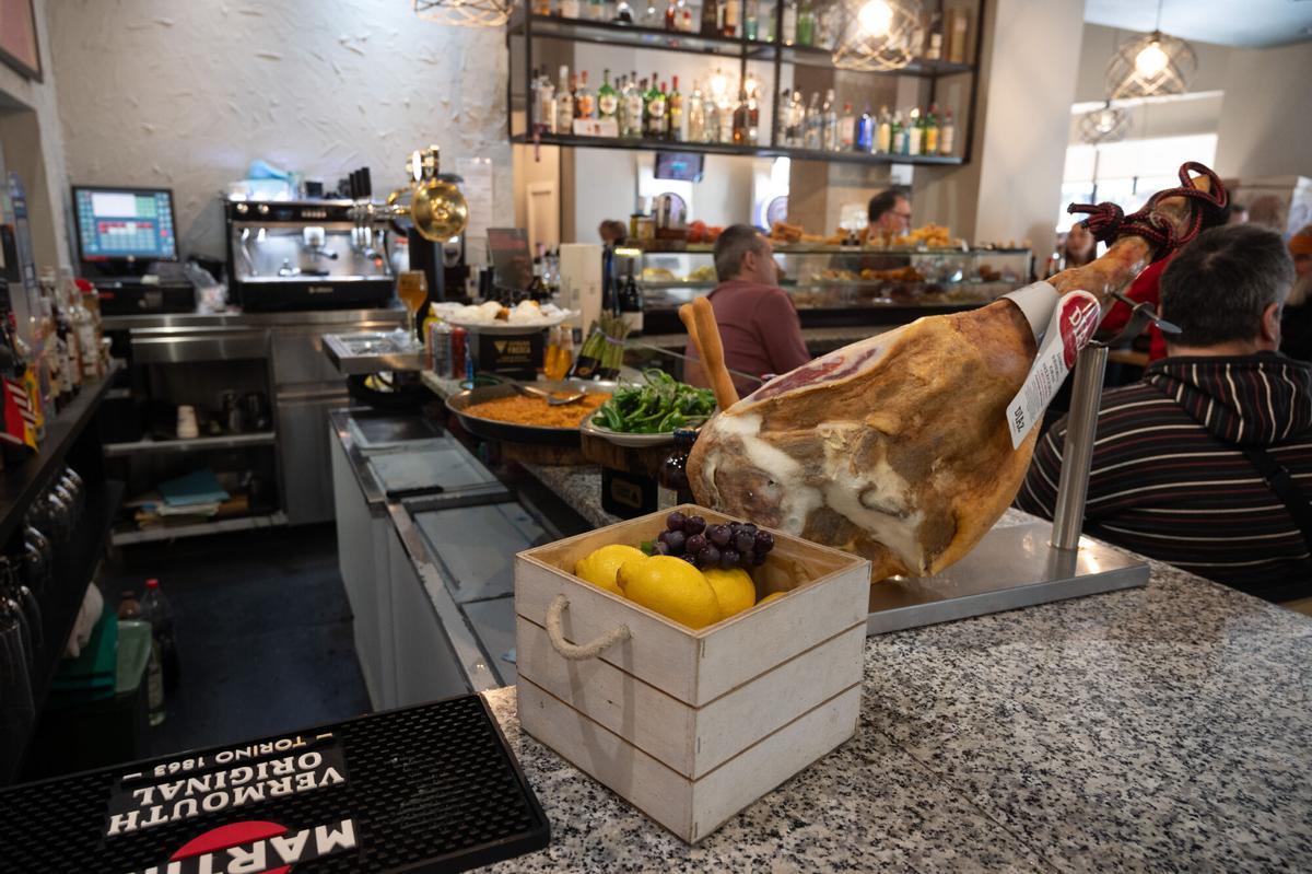 En imágenes | Gastro Cuberos, el mítico bar de Delicias conocido en toda Zaragoza