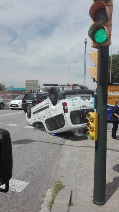 Espectacular accident a la carretera Barcelona