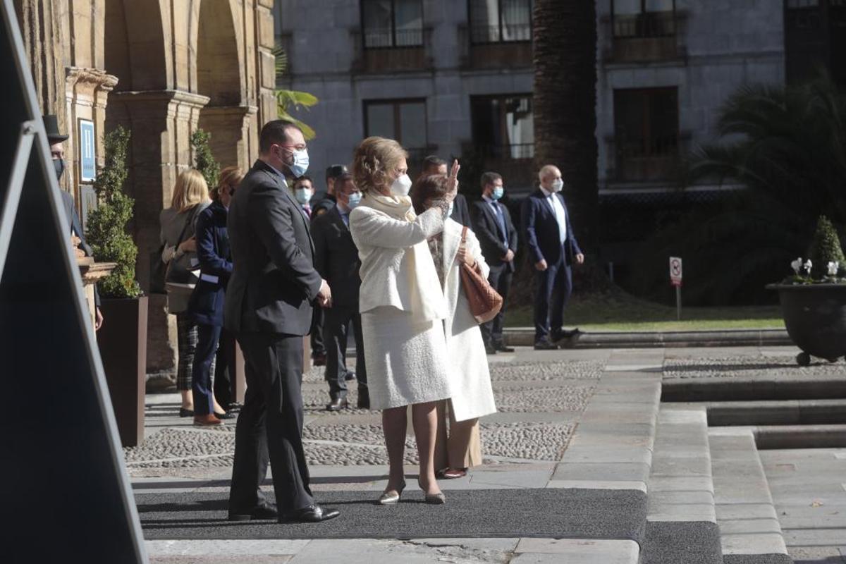 La Reina, Doña Sofía, a su llegada a Oviedo La Reina, Doña Sofía, a su llegada a Oviedo
