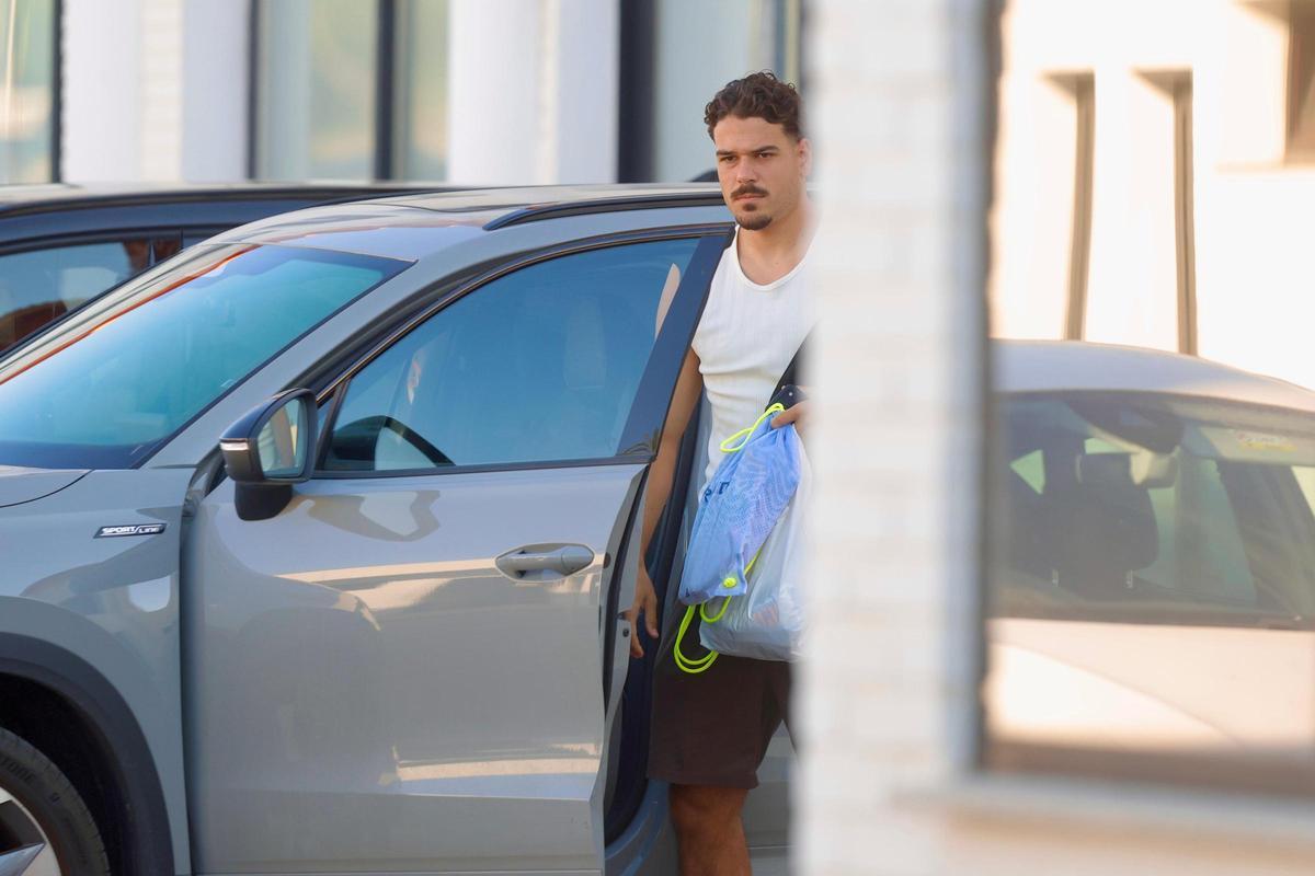 La plantilla del Valencia llega a la ciudad deportiva de Paterna para iniciar la pretemporada