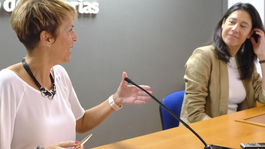 La consejera de Economía, Elena Máñez, y la directora gerente de la Sociedad Canaria de Fomento Económico (Proexca), Dácil Domínguez.