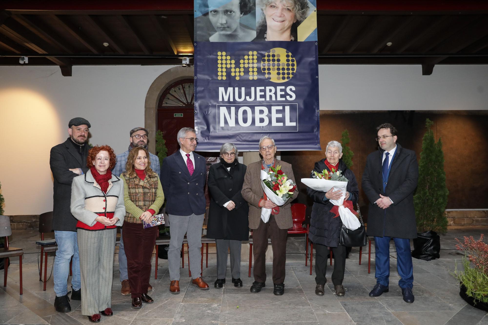 En imágenes: Los nietos de Marie Curie, en Gijón en la inauguración de la muestra Mujeres Nobel