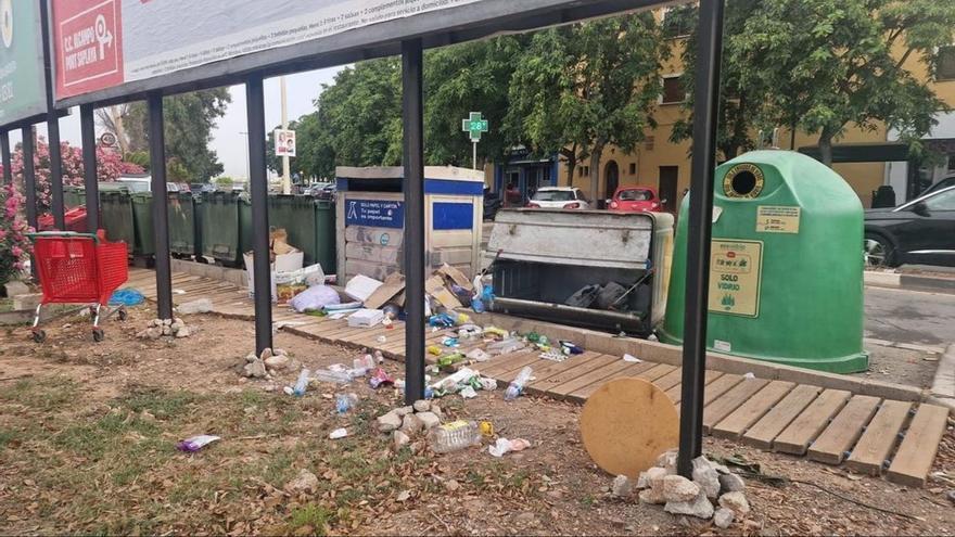 Los vecinos de Port Saplaya se quejan de la presencia de ratas por la acumulación de basura