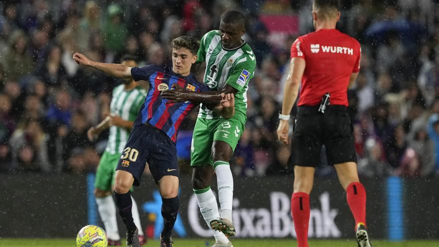 El Barça goleja al Betis i s&#039;apropa a la Lliga