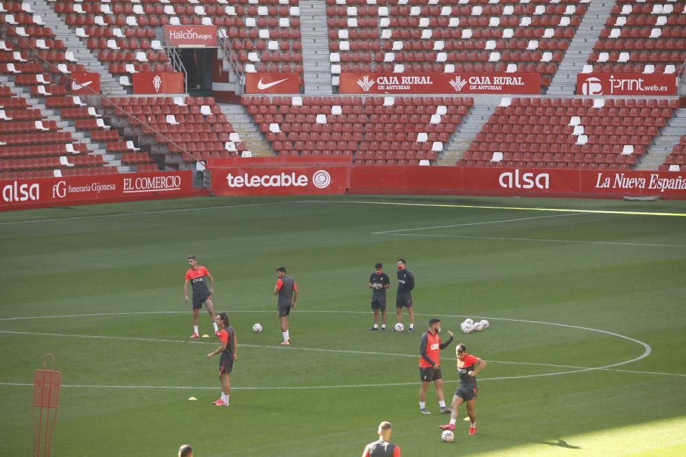 Entrenamiento del Sporting en El Molinón