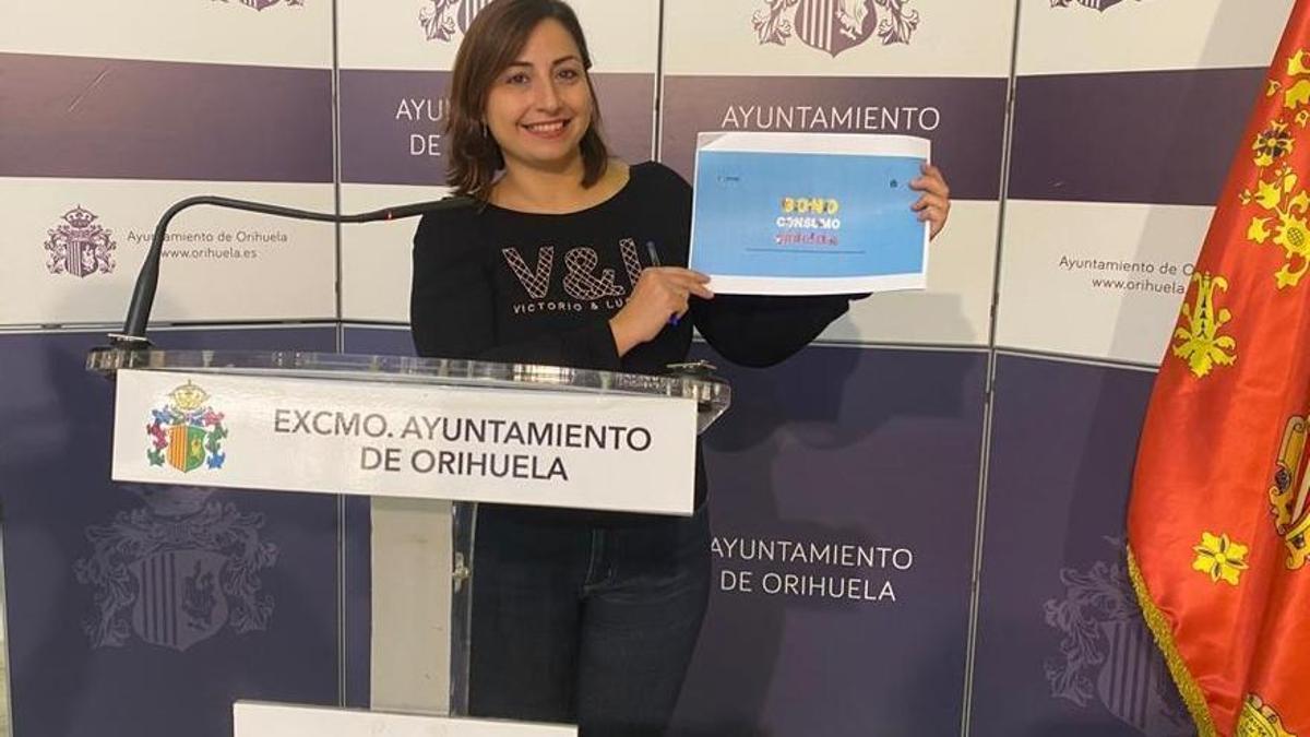 María García, concejal de Comercio, en la presentación de la campaña del bono consumo de Navidad