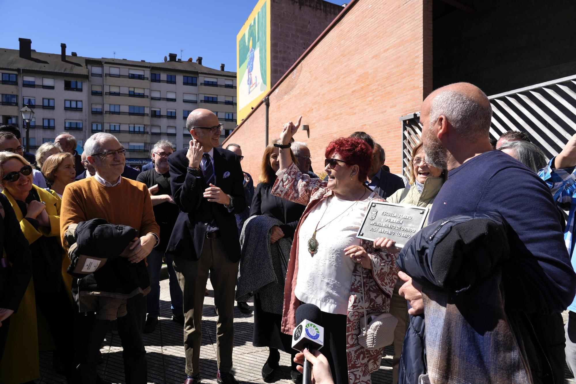 EN IMÁGENES: El actor asturiano José Antonio Lobato ya da nombre a la escuela-teatro de Pumarín en Oviedo