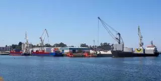 Los graneles sólidos llevan al puerto de Vilagarcía a cerrar abril con menos tráficos